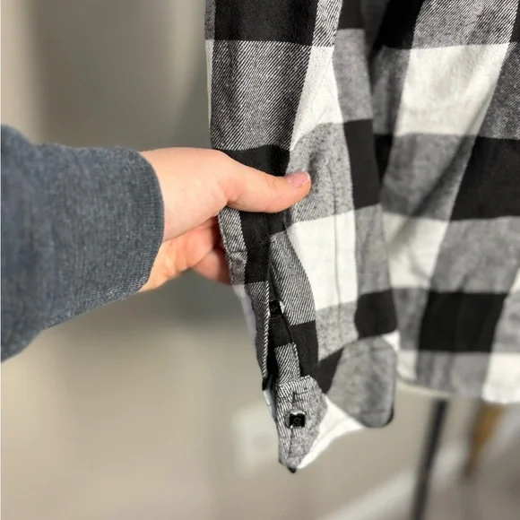 SHEIN Black and White Checkered Top - Picture 5 of 8